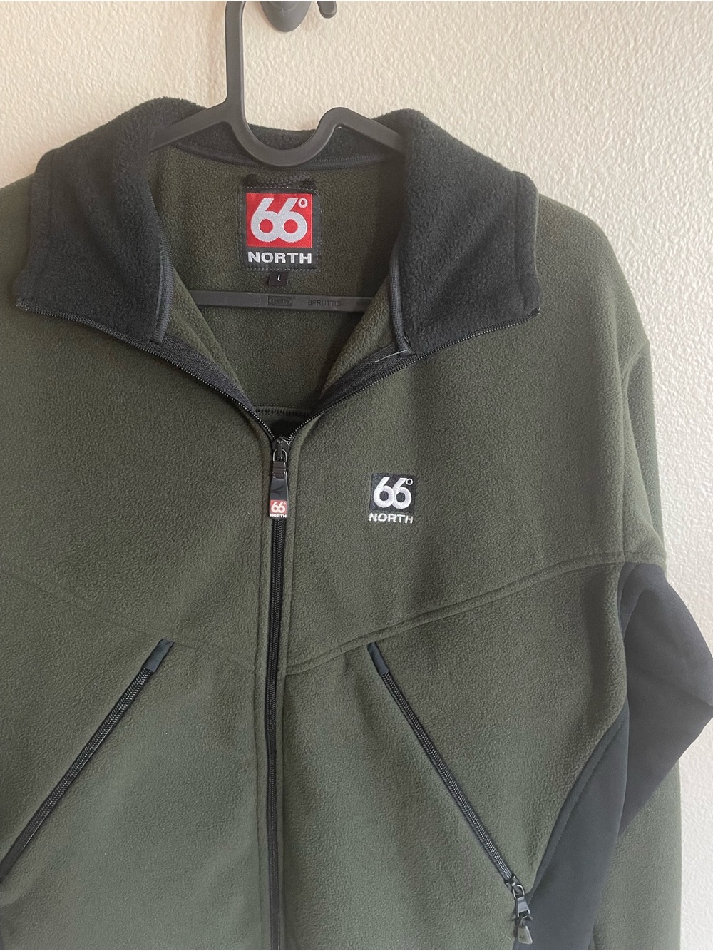 66 North - Men's Large Olive Green and Black Lightweight full zip Fleece Jacket